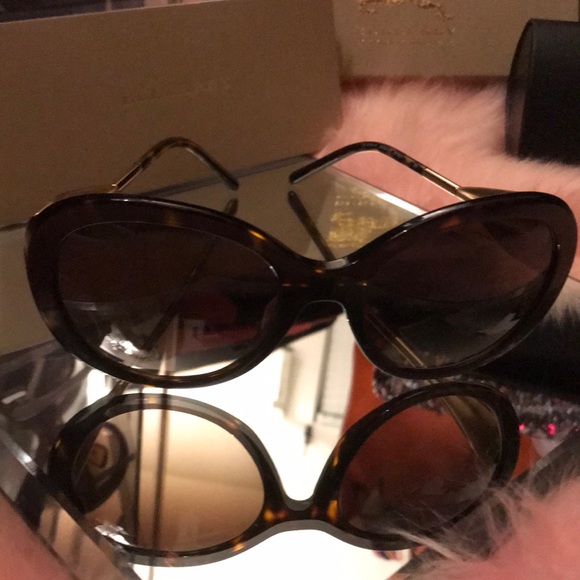 ⭐️HP⭐️New 💯Authentic Burberry Dark Havana Sunglasses - Picture 4 of 7
